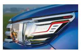 ΔΙΑΚΟΣΜΗΤΙΚΟ ΠΛΑΙΝΟ ΦΑΝΑΡΙΟΥ TOYOTA HILUX REVO '15- (ΣΕΤ)